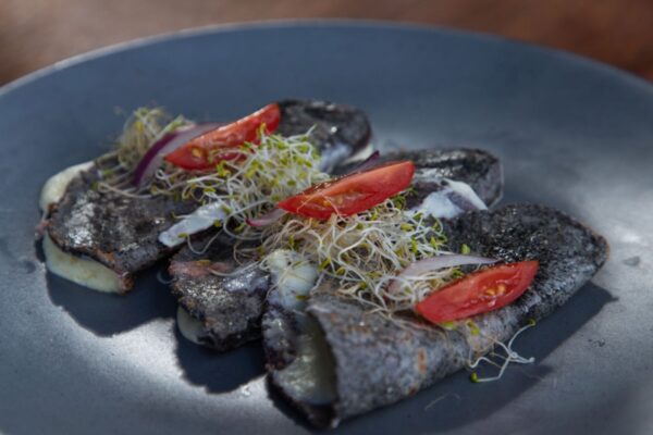 Quesadillas con hongos (huitlacoche y champiñón)